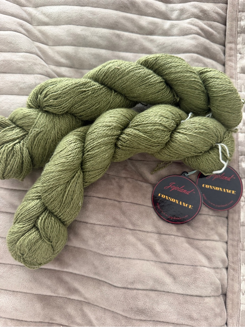 Jojoland  Consonance Yarn in Olive Green - Hand-Dyed Wool Blend. Cashmere silk